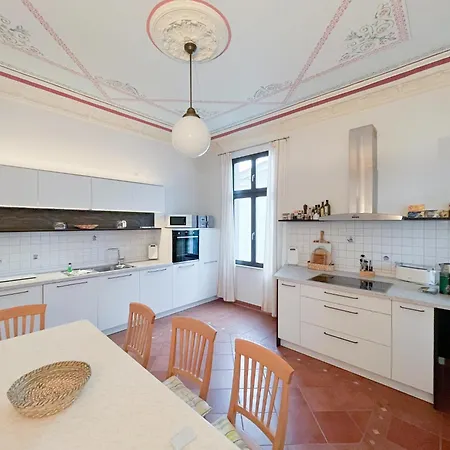 'kaiserliche' Mit 3 Sz, 2 Badern Und Whirlwanne *