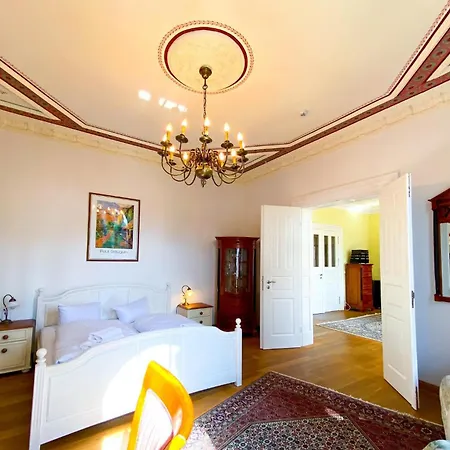 'kaiserliche' Mit 3 Sz, 2 Badern Und Whirlwanne *