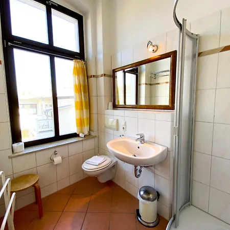 'kaiserliche' Mit 3 Sz, 2 Badern Und Whirlwanne * Heringsdorf